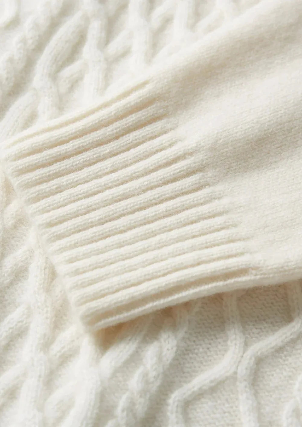 PURE EXTRA-FINE MERINO WOOL WINTERTIME ROLLNECK