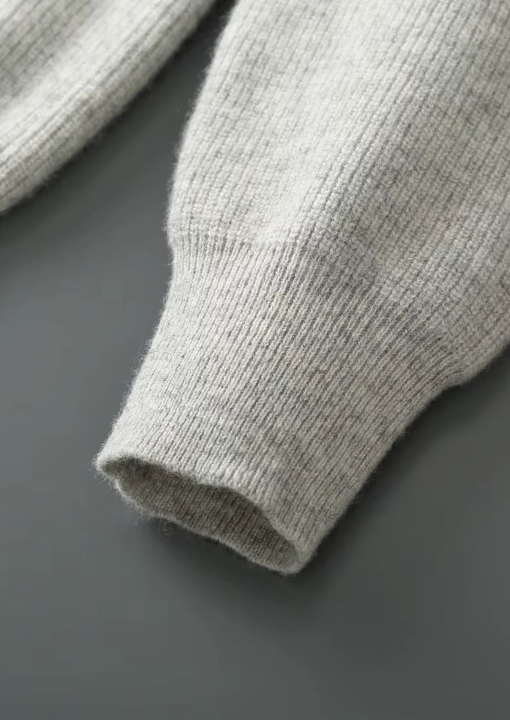 SWEAT À CAPUCHE ZIPPÉ EN PURE LAINE MÉRINOS EXTRA-FINE